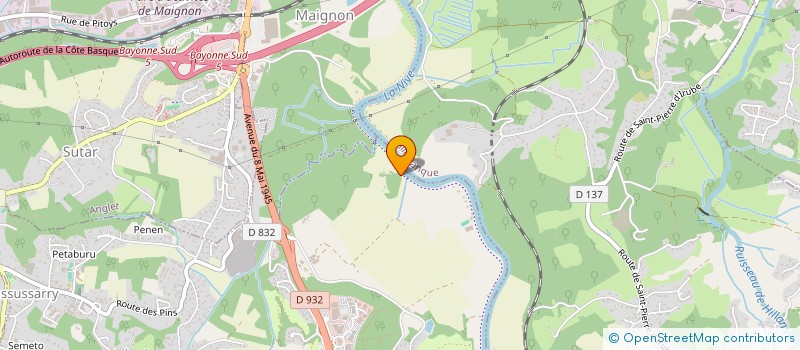 localisation de l'entreprise M LES HALLES  TARNOS