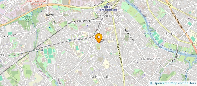 localisation de l'entreprise MADAME LAURA MERCIER  REZE