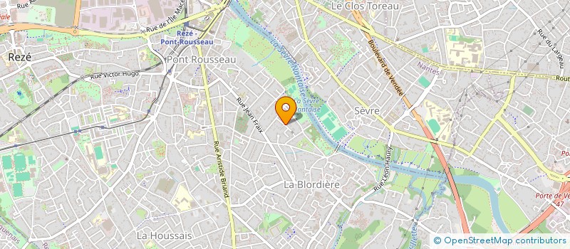 localisation de l'entreprise MADAME LAURE DEROUALLE  REZE